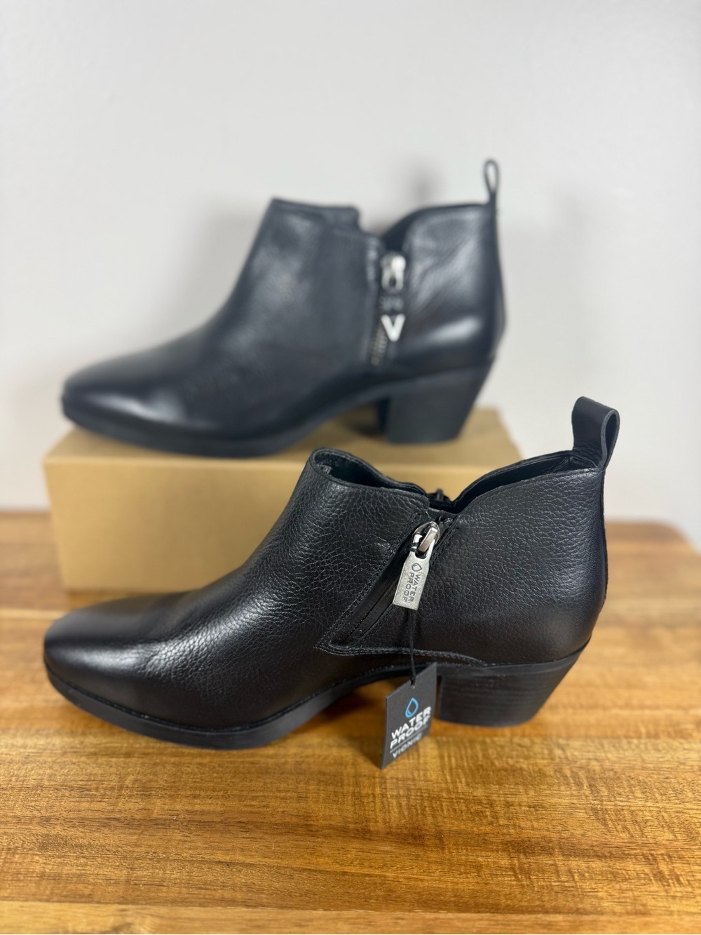 Vionic Cecily Black Leather Waterproof Ankle Boots Size 8 NWT